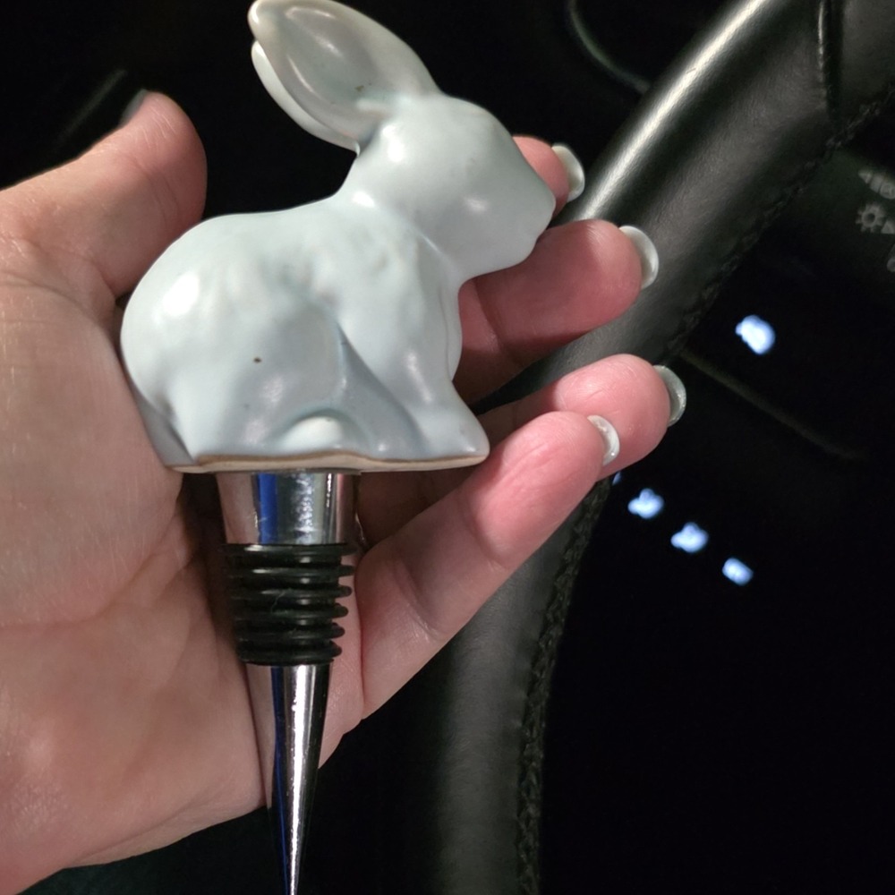 Stoneware wine bottle stopper, Threshold, Bunny Rabbit design - Picture 2 of 3